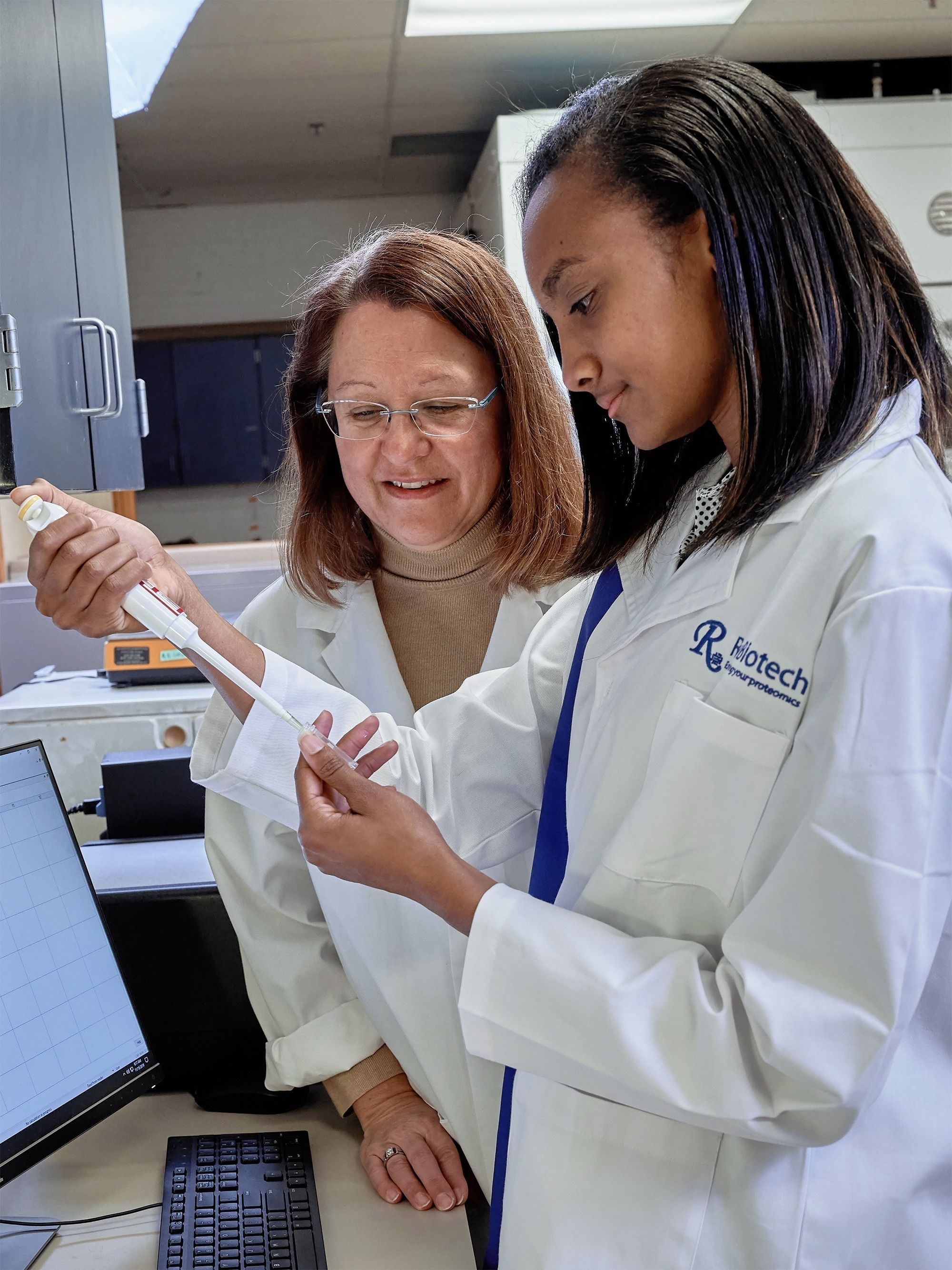 Lauren Dorn and faculty mentor Laurie Wideman prepare samples in the lab.